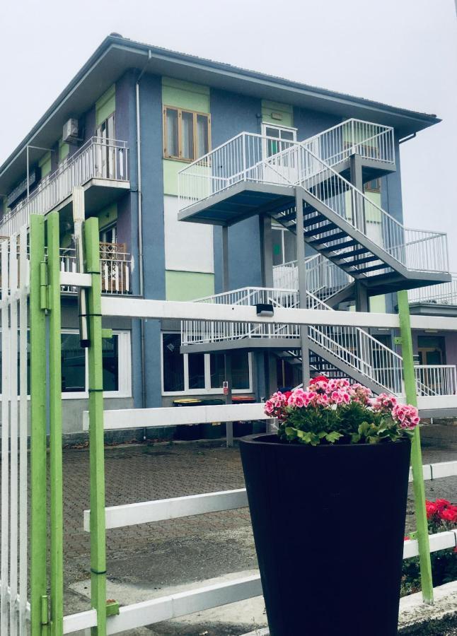 7 Lakes Aparthotel Burolo エクステリア 写真