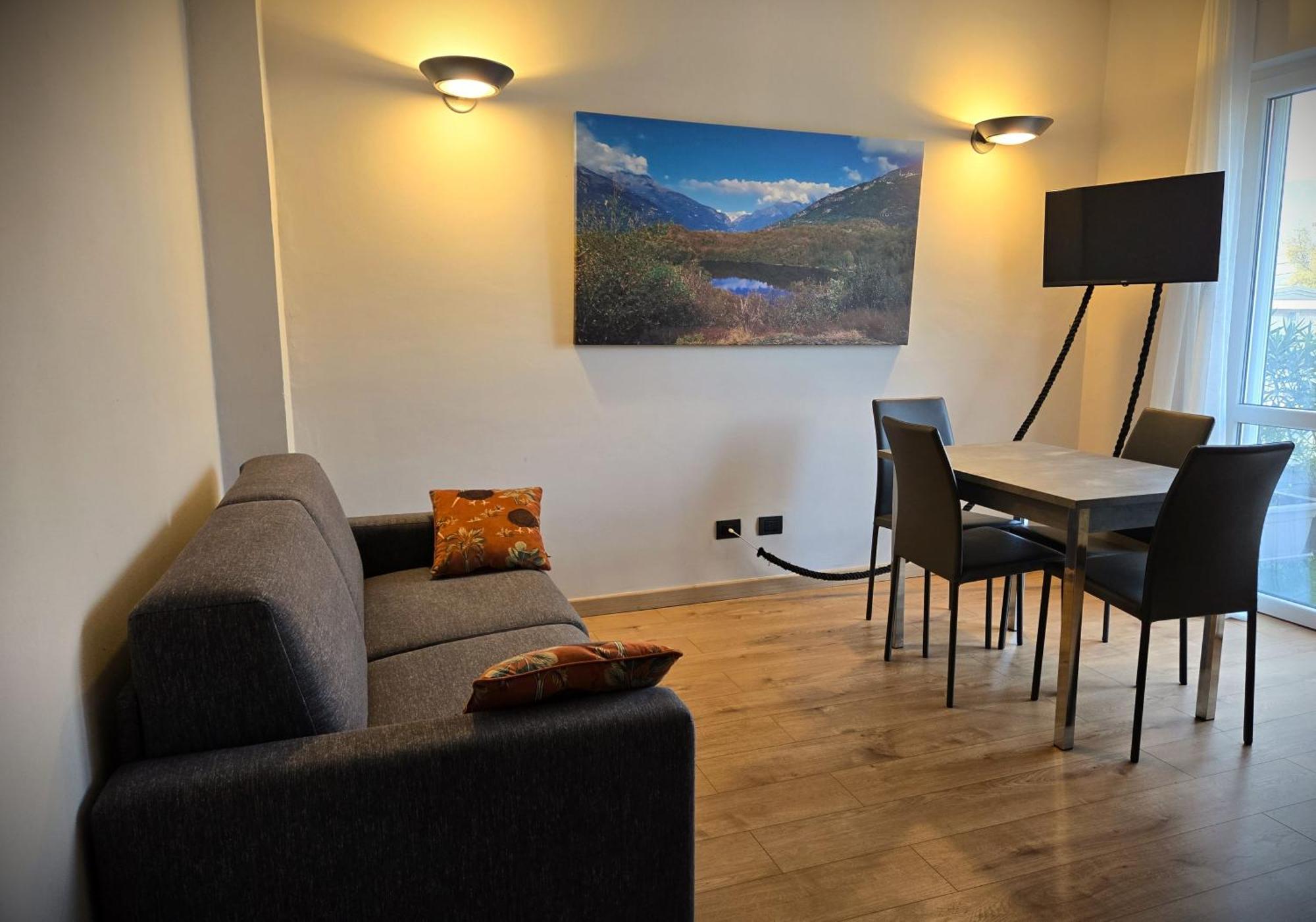 7 Lakes Aparthotel Burolo エクステリア 写真